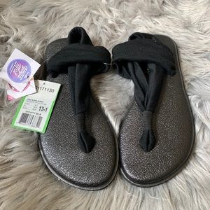 Sanuk Sandals - yth sz 13-1